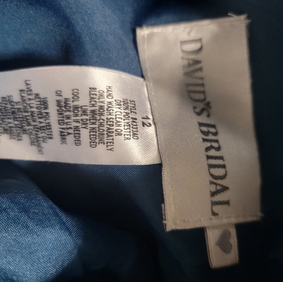 Dresses - Picture 3 of 3